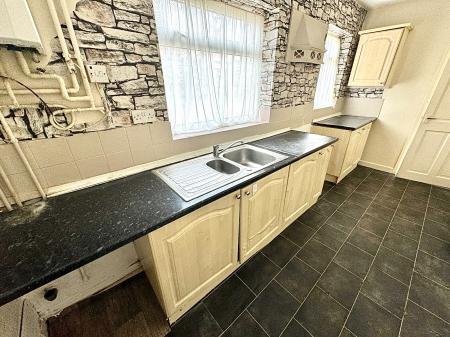 3 bedroom Terraced House to let in Gammage Street, Dudley, DY2