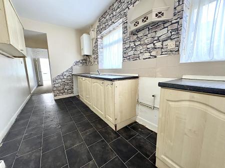 3 bedroom Terraced House to let in Gammage Street, Dudley, DY2