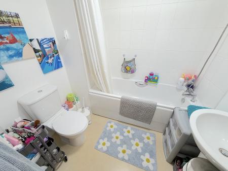 2 bedroom Flat for sale in Broad Gauge Way, Wolverhampton City Centre, Wolverhampton, WV10