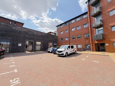 2 bedroom Flat for sale in Broad Gauge Way, Wolverhampton City Centre, Wolverhampton, WV10