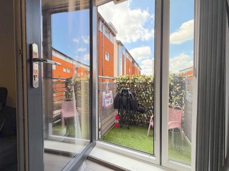2 bedroom Flat for sale in Broad Gauge Way, Wolverhampton City Centre, Wolverhampton, WV10