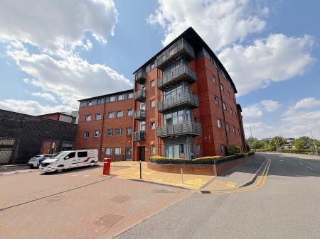 2 bedroom Flat for sale in Broad Gauge Way, Wolverhampton City Centre, Wolverhampton, WV10