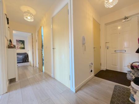 2 bedroom Flat for sale in Broad Gauge Way, Wolverhampton City Centre, Wolverhampton, WV10