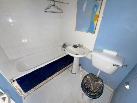 1 bedroom Maisonette for sale in Birch Coppice Gardens, Willenhall, Wolverhampton, WV12