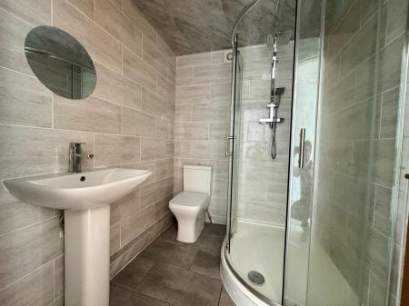 3 bedroom Apartment to let in Buchanan Avenue, Walsall, WS4