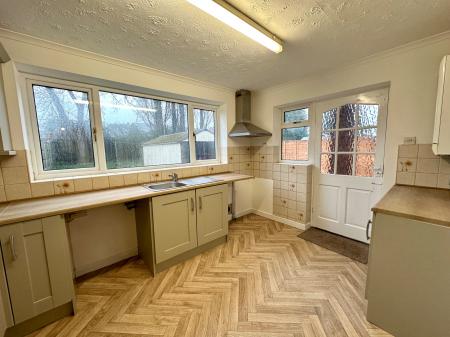 3 bedroom Semi-detached house to let in Goscote Lane, Walsall, WS3