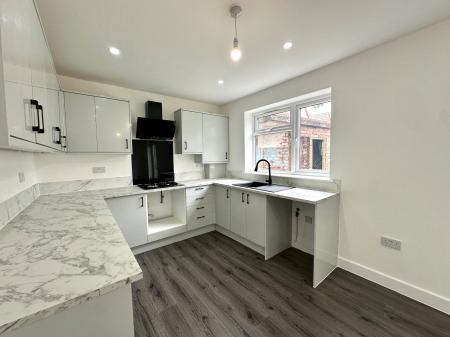 5 bedroom Semi-detached house for sale in Drake Road, Bloxwich, Walsall, WS3