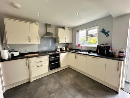 3 bedroom Semi-detached house for sale in Simmonds Road, Bloxwich, WS3