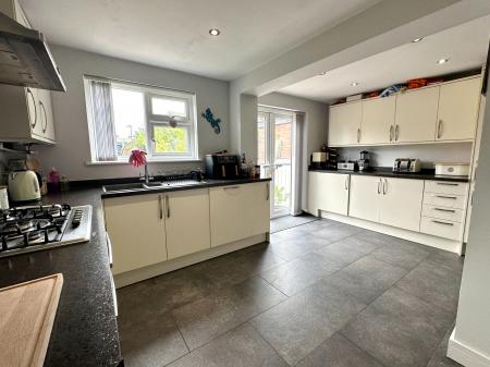 3 bedroom Semi-detached house for sale in Simmonds Road, Bloxwich, WS3