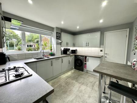 4 bedroom Detached house for sale in Churston Close, Bloxwich, WS3