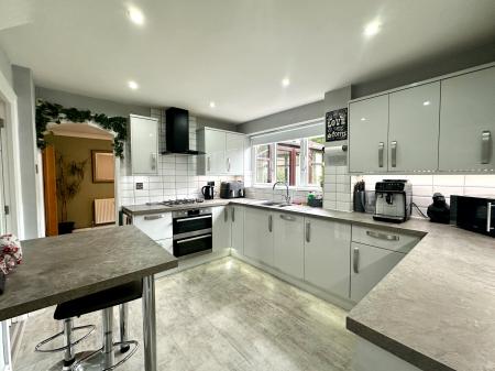 4 bedroom Detached house for sale in Churston Close, Bloxwich, WS3