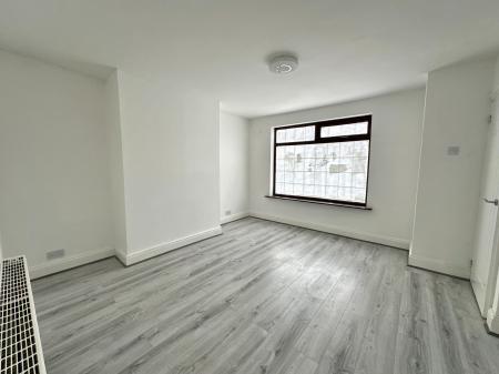 3 bedroom Semi-detached house to let in Hollemeadow Avenue, Bloxwich, WS3