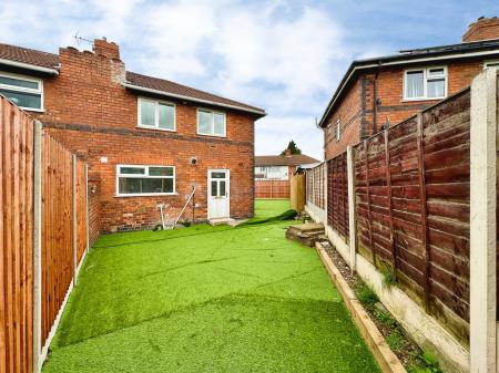 3 bedroom Semi-detached house to let in Hollemeadow Avenue, Bloxwich, WS3