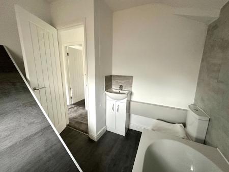 3 bedroom Semi-detached house to let in Hollemeadow Avenue, Bloxwich, WS3