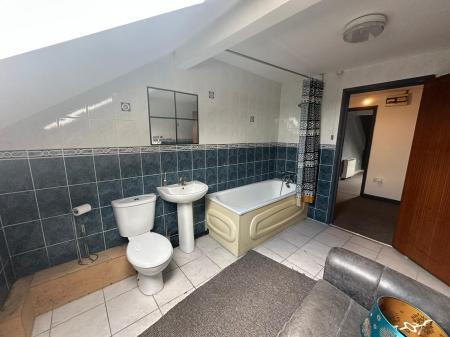 1 bedroom Flat to let in High Street, Bloxwich, Walsall, WS3