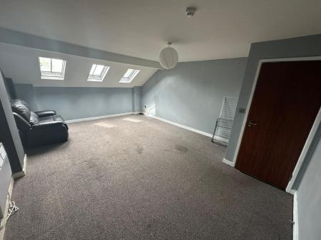 1 bedroom Flat to let in High Street, Bloxwich, Walsall, WS3
