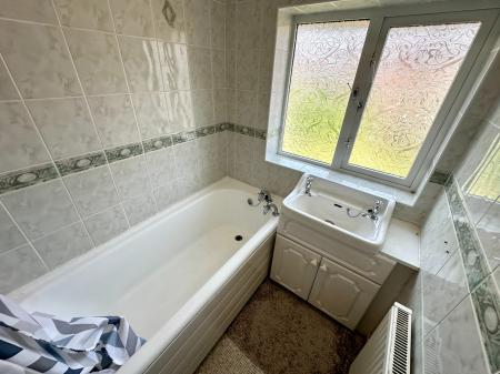 3 bedroom Semi-detached house to let in Buildwas Close, Bloxwich, WS3