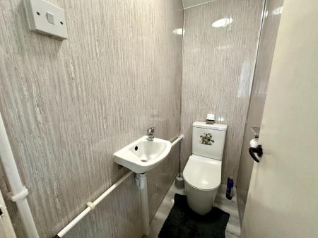 3 bedroom Semi-detached house to let in Buildwas Close, Bloxwich, WS3