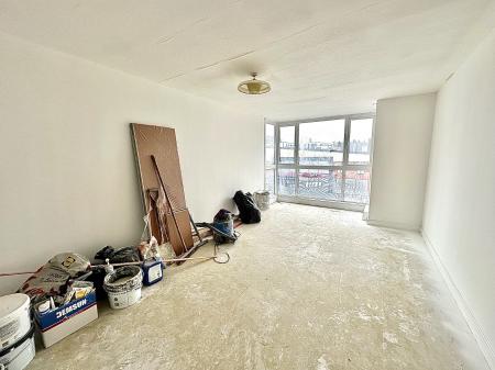 3 bedroom Flat to let in Digbeth, Walsall, WS1