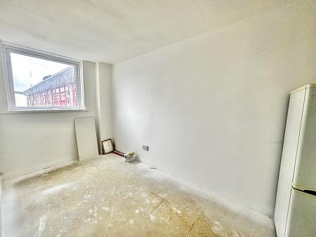 3 bedroom Flat to let in Digbeth, Walsall, WS1