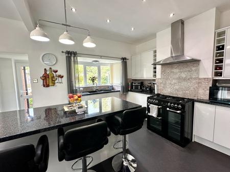 2 bedroom Detached bungalow for sale in Lichfield Road, Bloxwich, Walsall, WS3