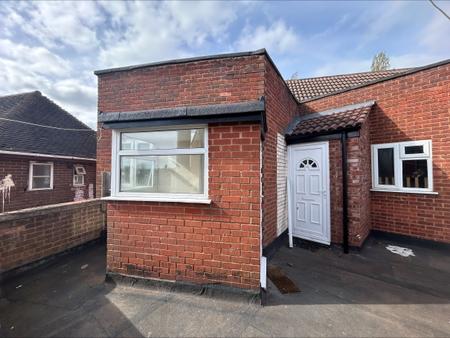 1 bedroom Flat to let in Dartmouth Avenue, Coalpool, Walsall, WS3