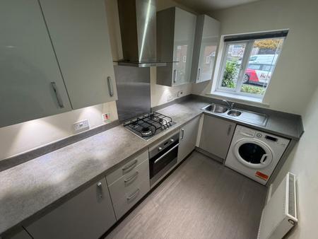 2 bedroom Semi-detached house to let in Mentor Close, Walsall, WS2