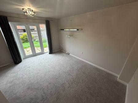 2 bedroom Semi-detached house to let in Mentor Close, Walsall, WS2