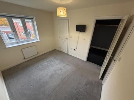 2 bedroom Semi-detached house to let in Mentor Close, Walsall, WS2