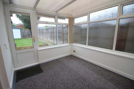 2 bedroom Bungalow to let in Avon Road, Oldham, OL9