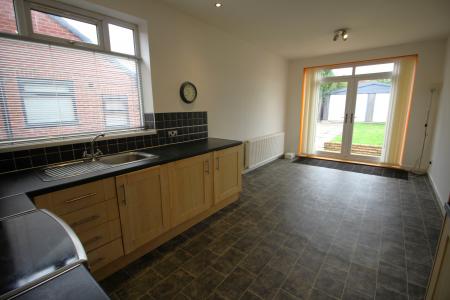 2 bedroom Bungalow to let in Avon Road, Oldham, OL9