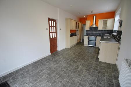 2 bedroom Bungalow to let in Avon Road, Oldham, OL9
