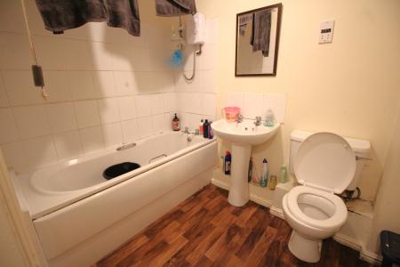 2 bedroom Flat for sale in Broadoaks, Bury, BL9