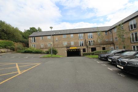 2 bedroom Flat for sale in Clough Gardens, Haslingden, BB4