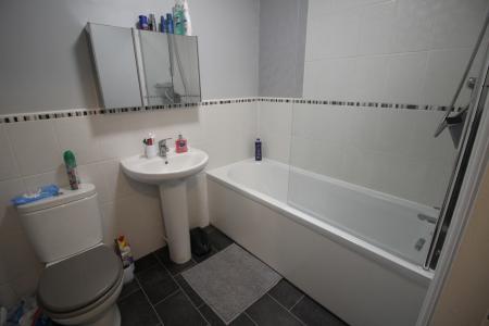 2 bedroom Flat for sale in PORTFOLIO, Mossley, OL5