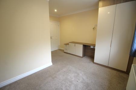 5 bedroom Detached house to let in Links View, Rochdale, OL11