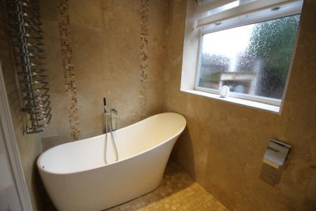 5 bedroom Detached house to let in Links View, Rochdale, OL11