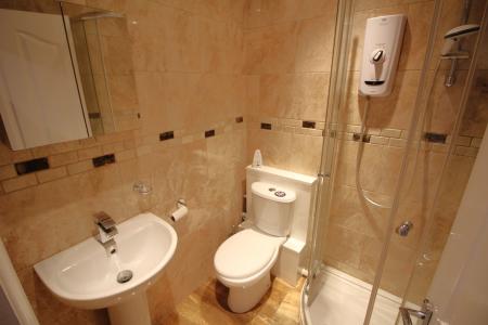 5 bedroom Detached house to let in Links View, Rochdale, OL11