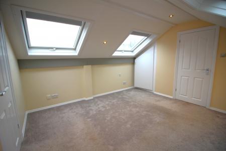 5 bedroom Detached house to let in Links View, Rochdale, OL11