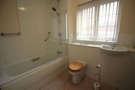 2 bedroom Apartment to let in Orchard Court, Bury, BL9