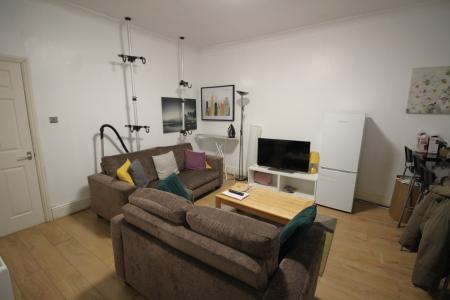 1 bedroom House of Multiple Occupation to let in Rochdale Old Road, Bury, BL9