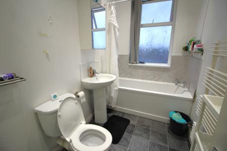 1 bedroom House of Multiple Occupation to let in Rochdale Old Road, Bury, BL9