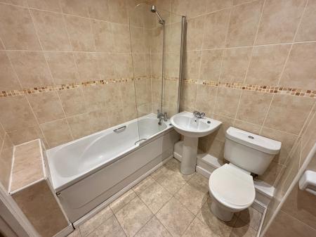 2 bedroom Flat to let in Clough Gardens, Haslingden, BB4