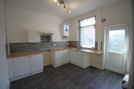 2 bedroom End of terrace house to let in Chancery Lane, Shaw, OL2