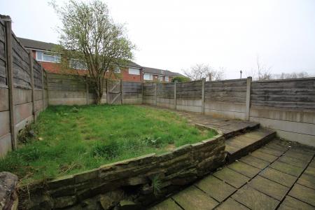 3 bedroom Terraced House to let in Mossbank Grove, Heywood, OL10