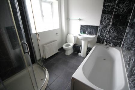 3 bedroom Terraced House to let in Mossbank Grove, Heywood, OL10