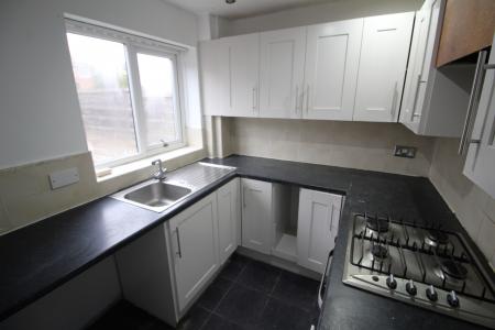 3 bedroom Terraced House to let in Mossbank Grove, Heywood, OL10