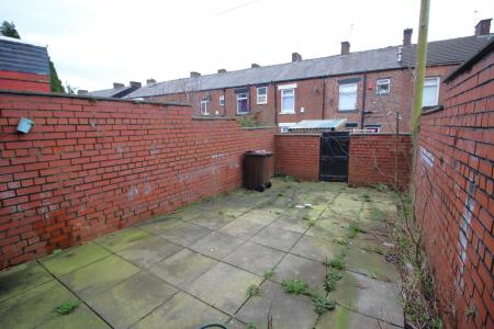 2 bedroom Terraced House to let in Spring Street, Oldham, OL4
