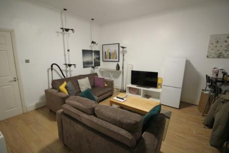 1 bedroom House share to let in Rochdale Old Road, Bury, BL9