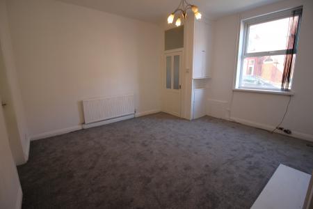 2 bedroom Terraced House to let in Hanson Street, Oldham, OL4
